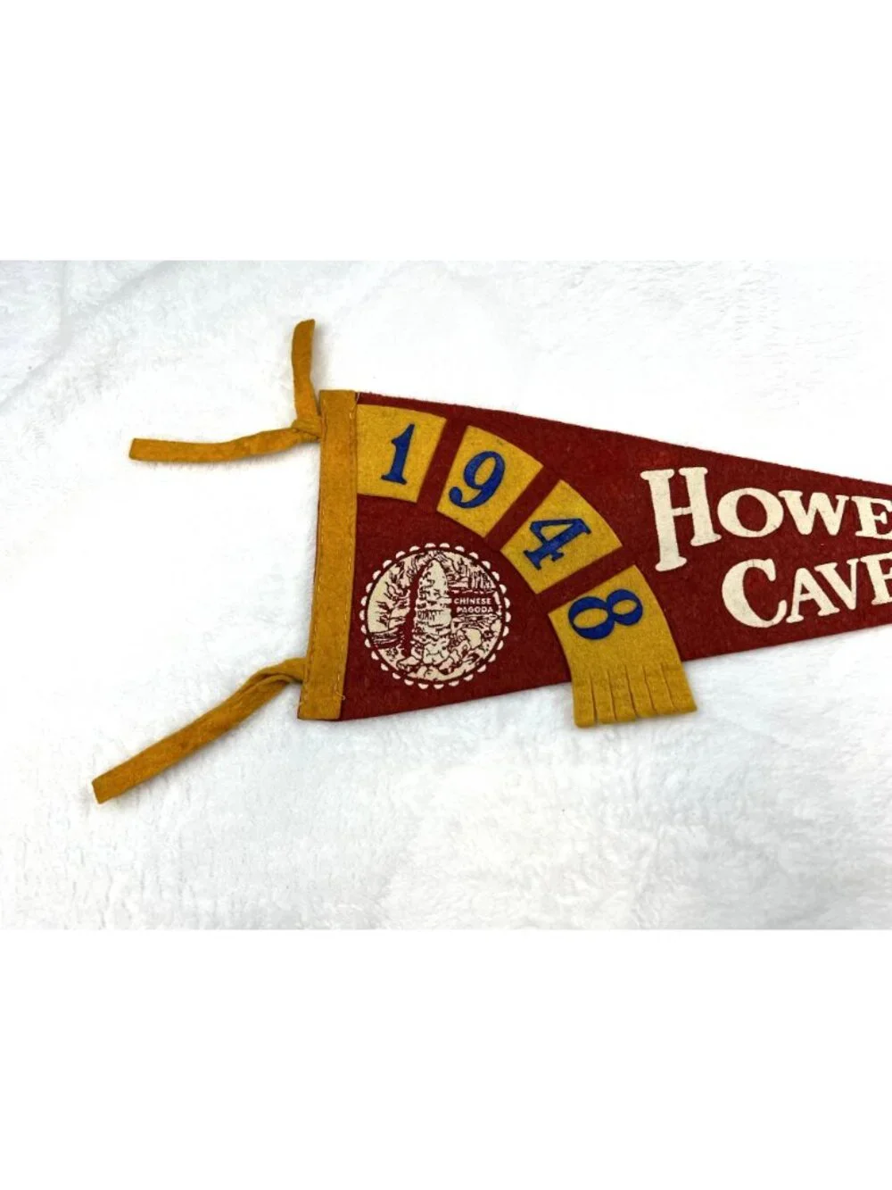 Vintage 1948 Howe Caverns pennant